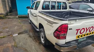 Toyota Hilux 2017 White