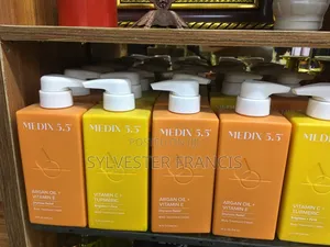 Medix 5.5 Vitamin C +Turmeric Body Cream