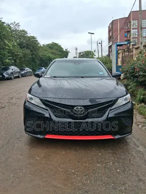 Toyota Camry XLE FWD (2.5L 4cyl 8AM) 2018 Black