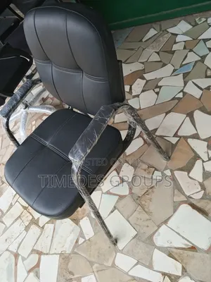 4 Lag Office Chair