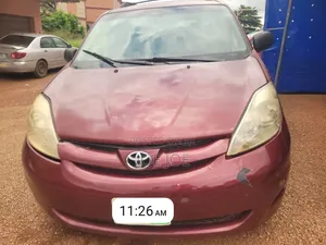 Toyota Sienna 2006 Red