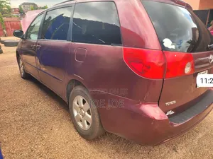 Toyota Sienna 2006 Red