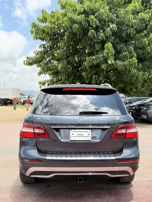 Mercedes-Benz M Class ML350 4MATIC 4dr SUV AWD (3.5L 6cyl 7A) 2014 Gray