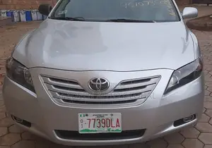 Toyota Camry XLE V6 4dr Sedan (3.5L 6cyl 6AM) 2009 Silver