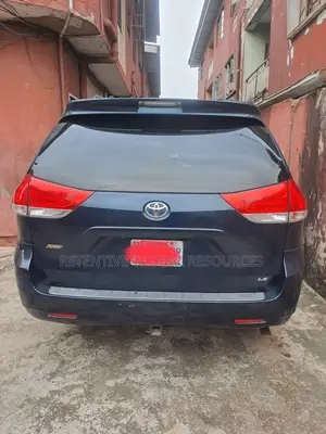 Toyota Sienna LE 7 Passenger 2011 Blue