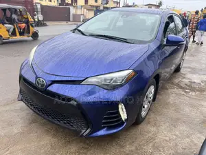 Toyota Corolla SE (1.8L 4cyl 6M) 2018 Blue