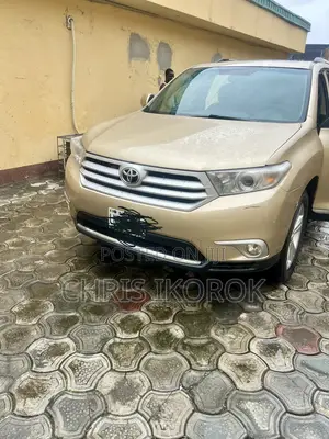 Toyota Highlander 2013 Gold