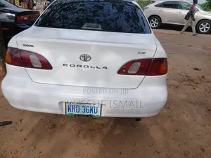 Toyota Corolla 1999 White