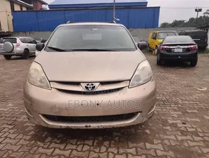 Toyota Sienna 2007 Gold