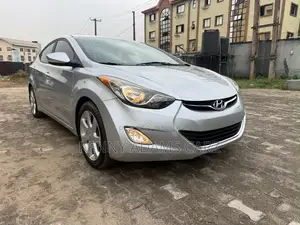 Hyundai Elantra Limited Sedan FWD (1.8L 4cyl 6A) 2013 Silver