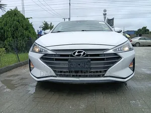 Hyundai Elantra 2019 White