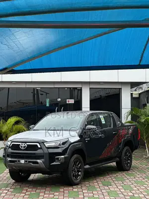 New Toyota Hilux 2025 Black