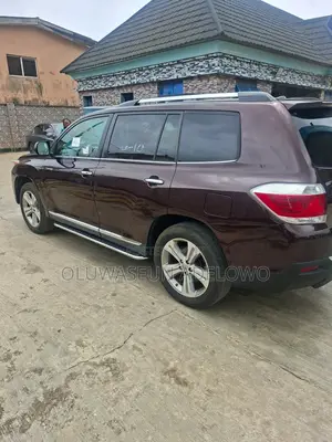 Toyota Highlander Limited 2011 Brown