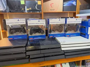 UK Used PS 4 Fat With 2 Pads
