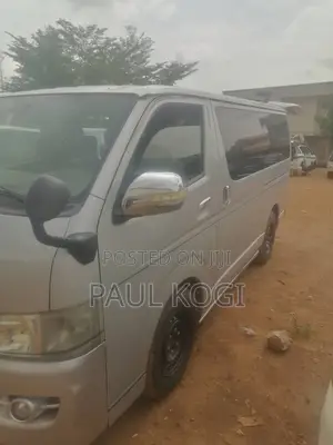 Toyota HiAce 2018 Silver