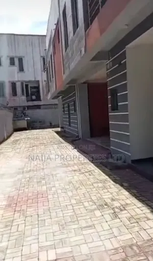3bdrm Townhouse / Terrace in Monastery Rd, Sangotedo for rent