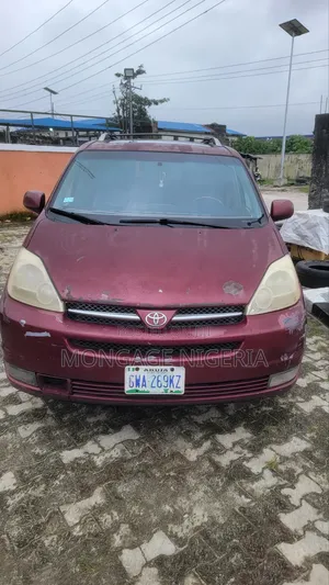 Toyota Sienta 2005 Red