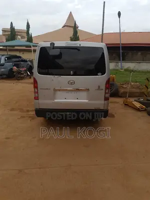 Toyota HiAce 2018 Silver