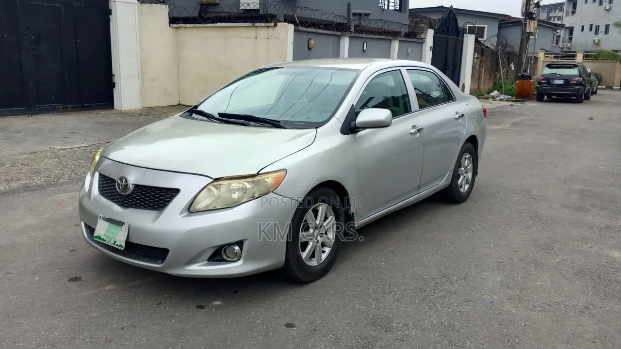 Toyota Corolla 2010 Silver
