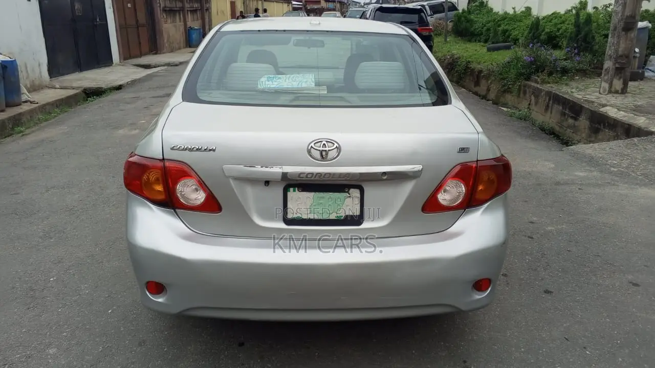Toyota Corolla 2010 Silver