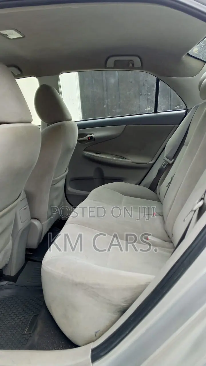 Toyota Corolla 2010 Silver