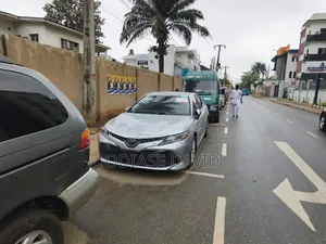 Toyota Camry LE FWD (2.5L 4cyl 8AM) 2018 Silver