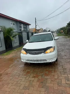 Toyota Camry XLE 4dr Sedan (2.4L 4cyl 5A) 2005 White