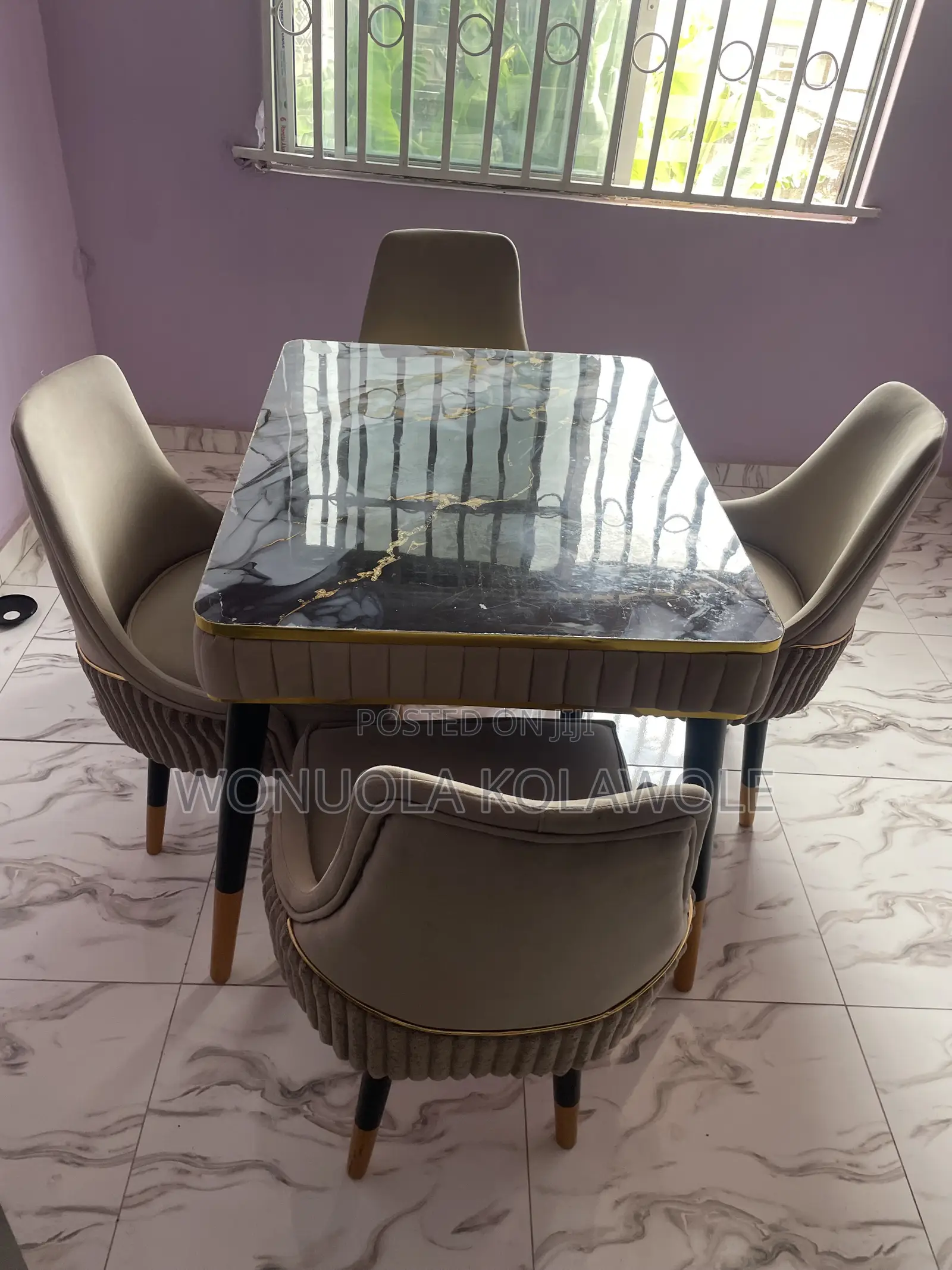Showroom Dinning Set