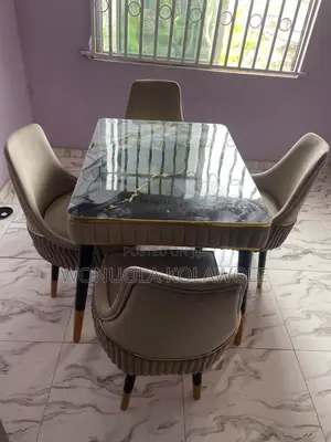 Showroom Dinning Set