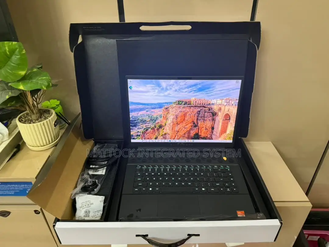 Laptop Dell 16GB AMD Ryzen 9 SSD 1T