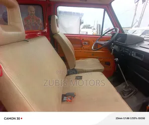 Volkswagen Transporter 2000 Red