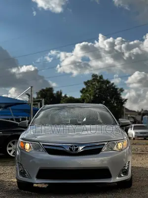 Toyota Camry XLE 4dr Sedan (2.5L 4cyl 6A) 2012 Silver
