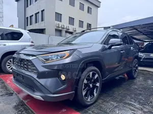 Toyota RAV4 2021 Gray