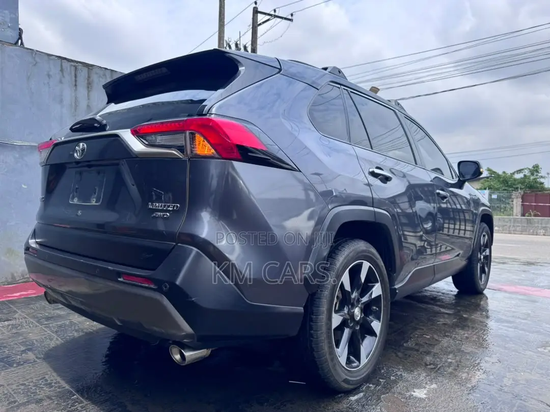 Toyota RAV4 2021 Gray