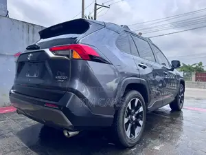 Toyota RAV4 2021 Gray