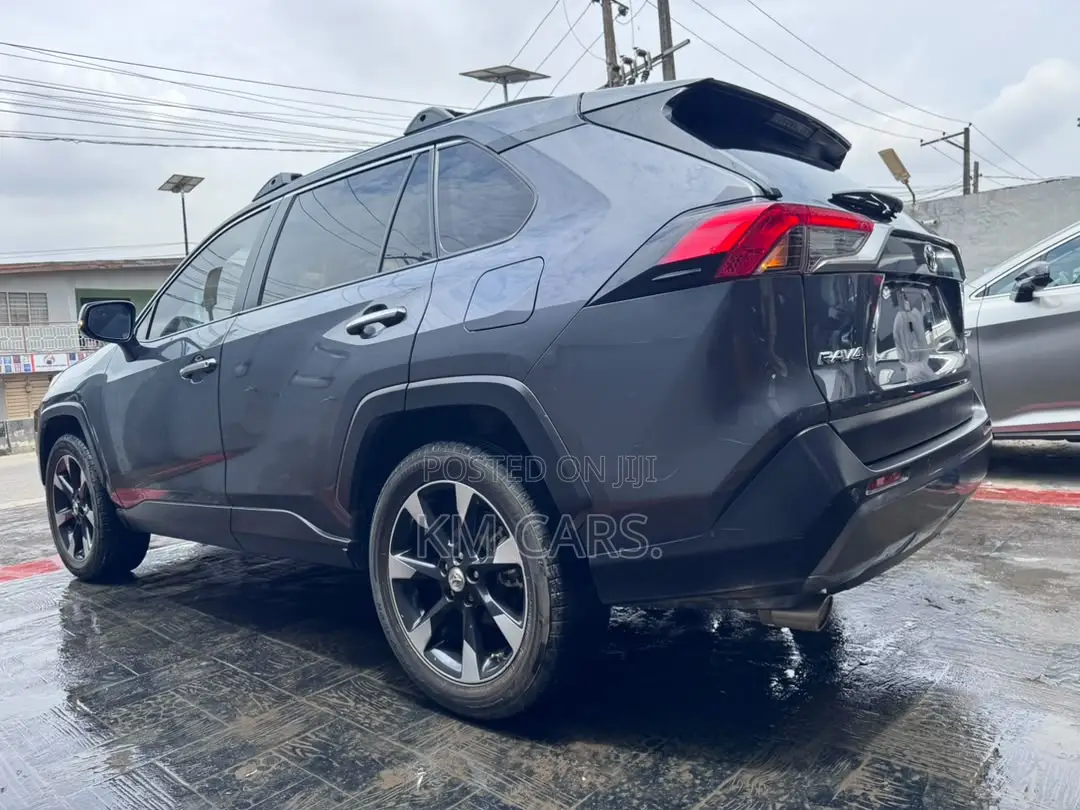 Toyota RAV4 2021 Gray
