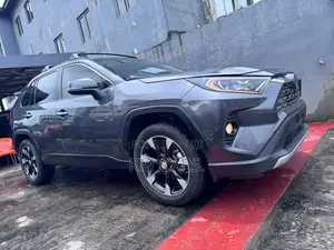 Toyota RAV4 2021 Gray