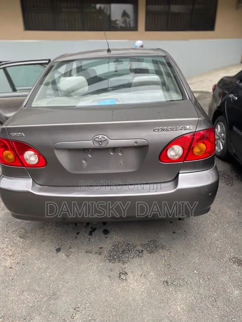 Toyota Corolla LE 2004 Gray