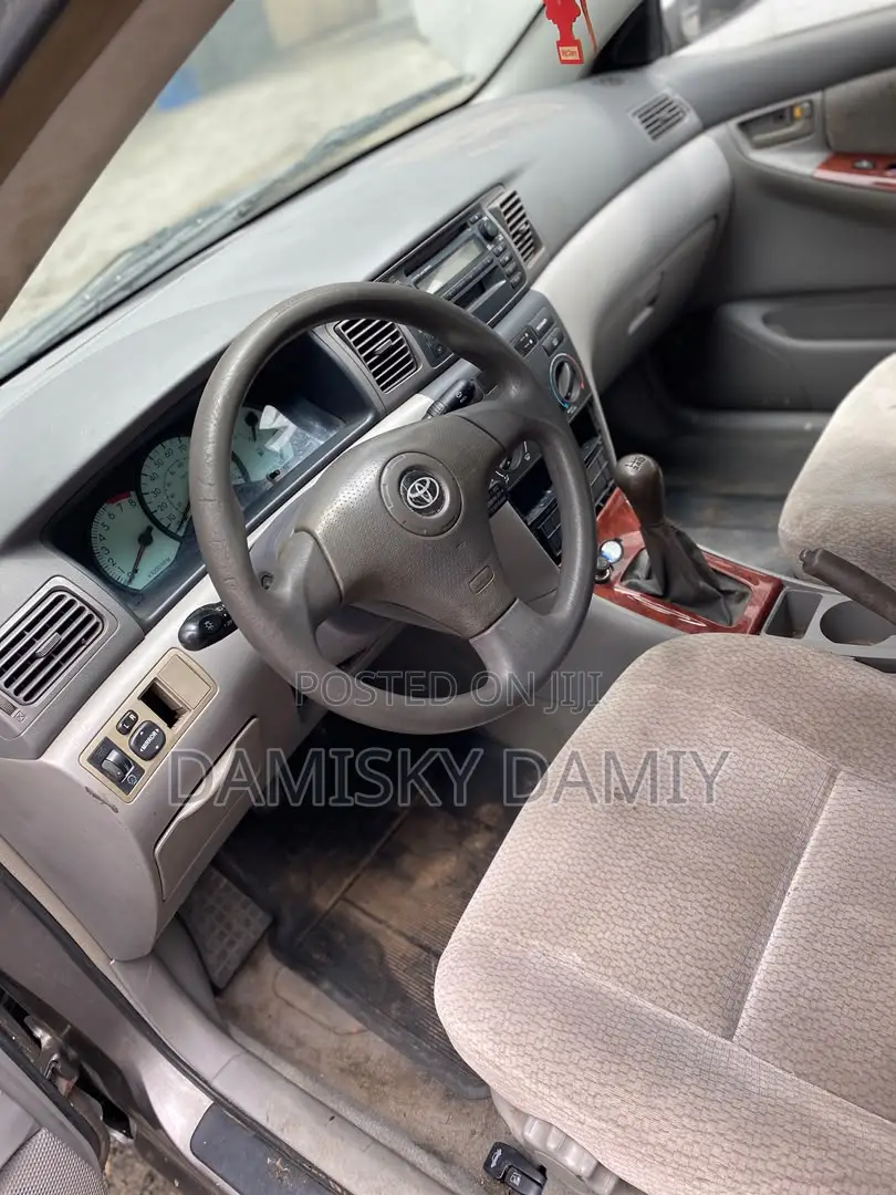 Toyota Corolla LE 2004 Gray