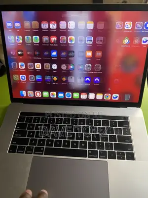 Laptop Apple MacBook Pro 2017 16GB Intel Core i7 SSD 512GB