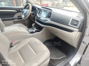 Toyota Highlander XLE 4dr SUV (3.5L 6cyl 6A) 2015 Gray