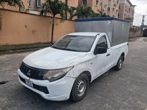 Mitsubishi L200 2011 White