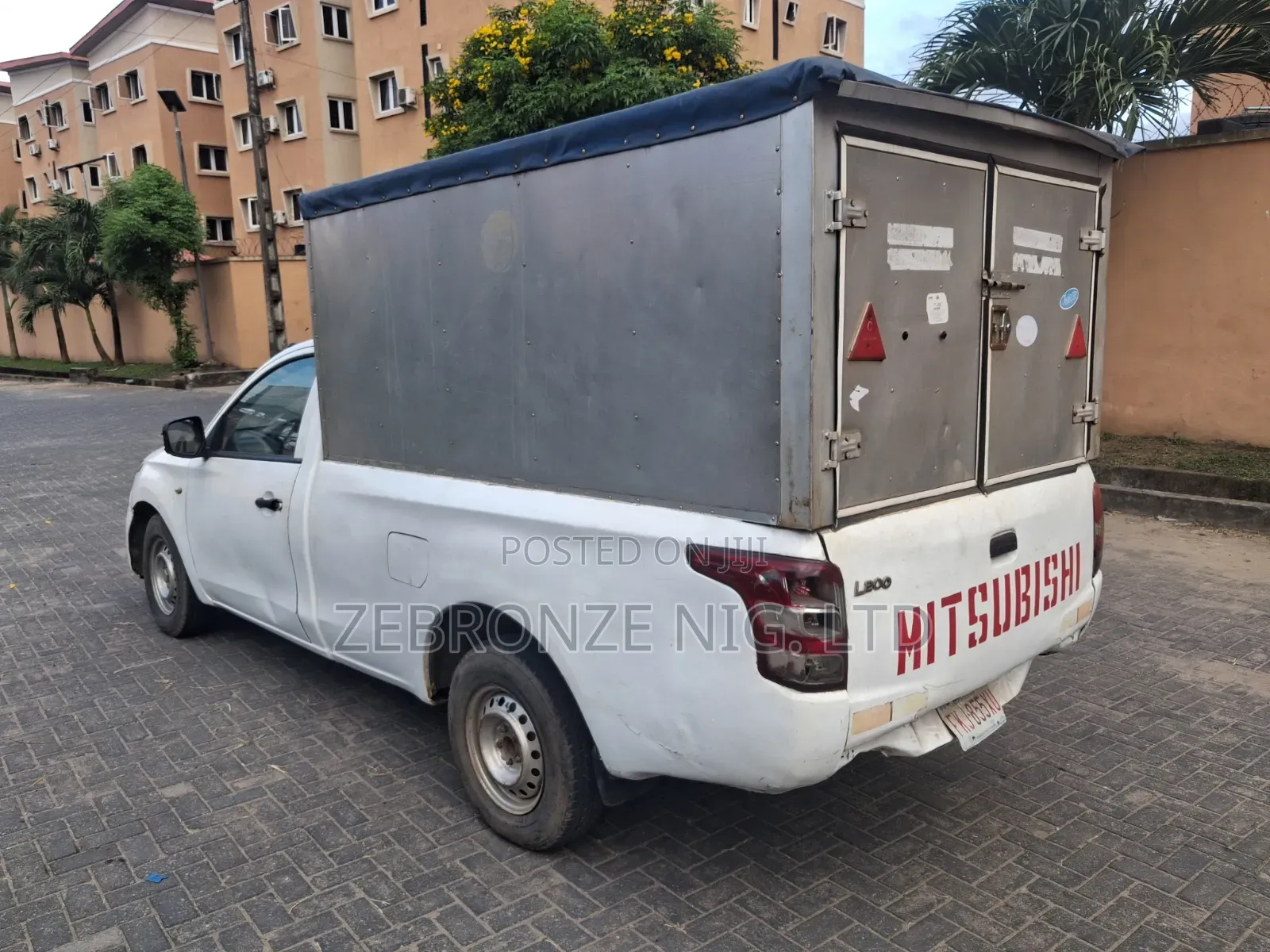 Mitsubishi L200 2011 White