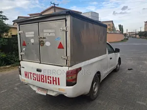 Mitsubishi L200 2011 White