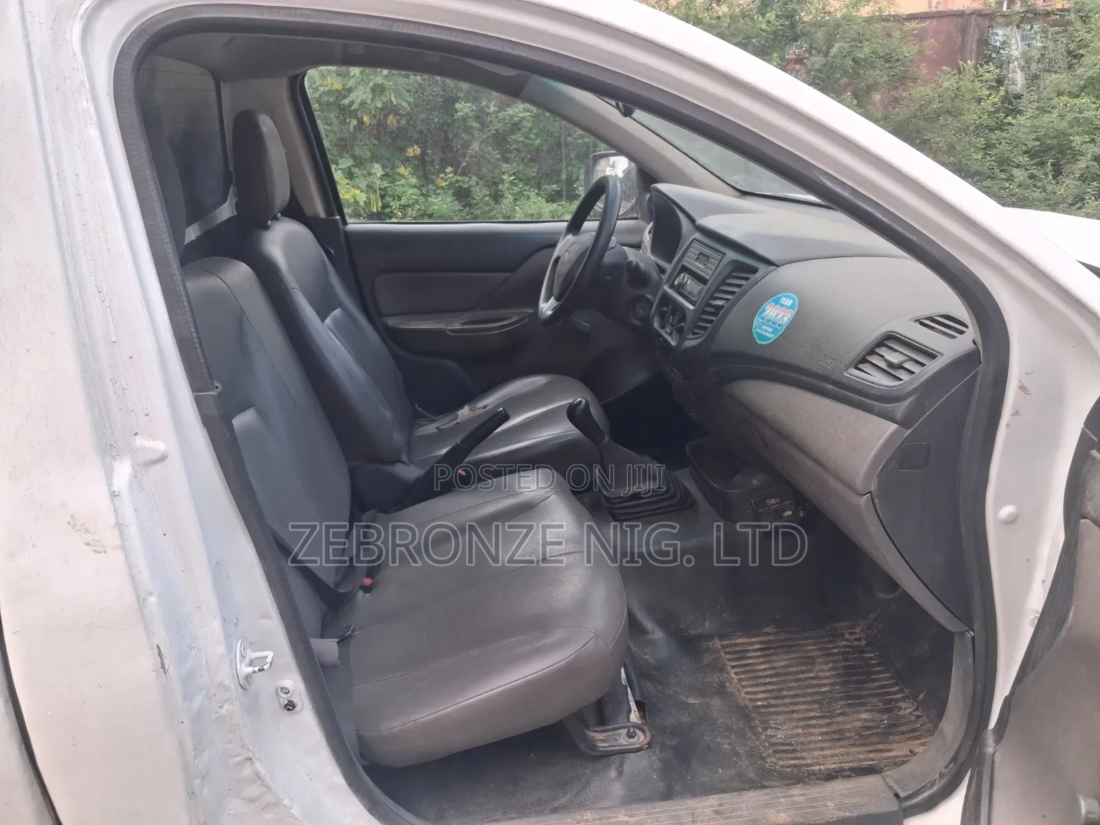Mitsubishi L200 2011 White