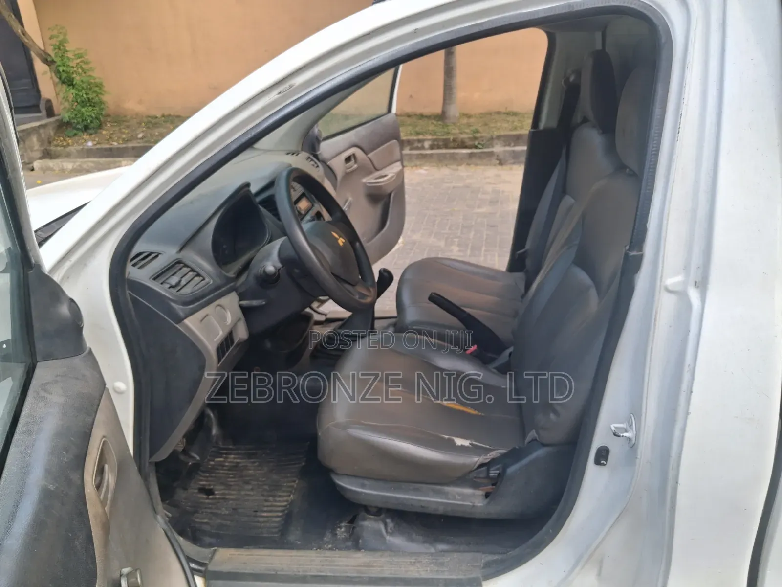 Mitsubishi L200 2011 White