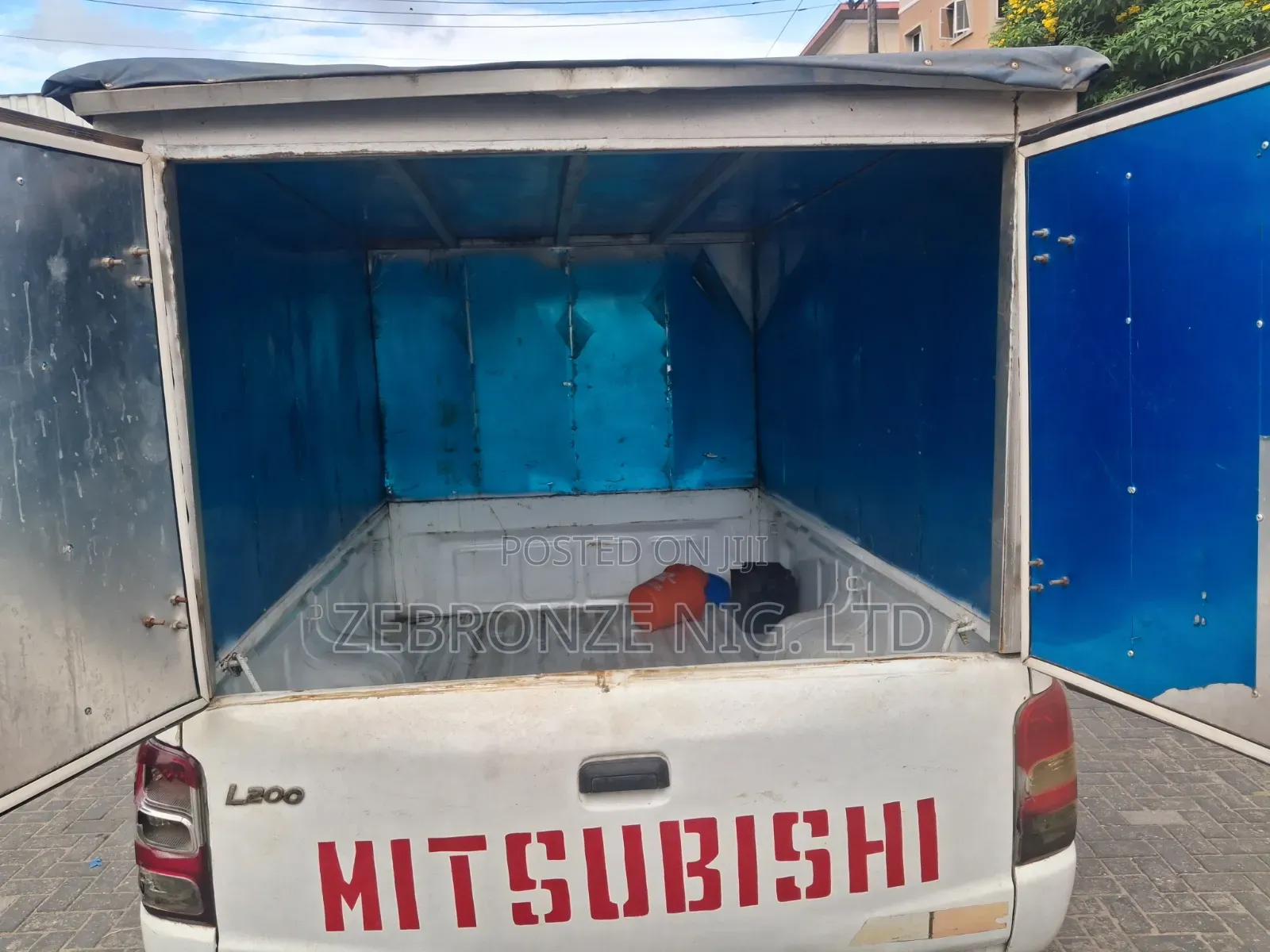 Mitsubishi L200 2011 White