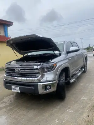 Toyota Tundra Limited 5.7L V8 4x4 Double Cab 6.6 ft. box 145.7 in. WB