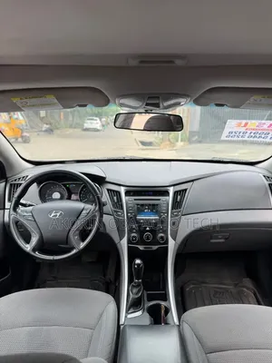 Hyundai Elantra 2012 White