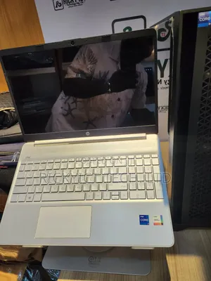 Laptop HP 15-dy2075tg 8GB Intel Core i7 SSD 256GB